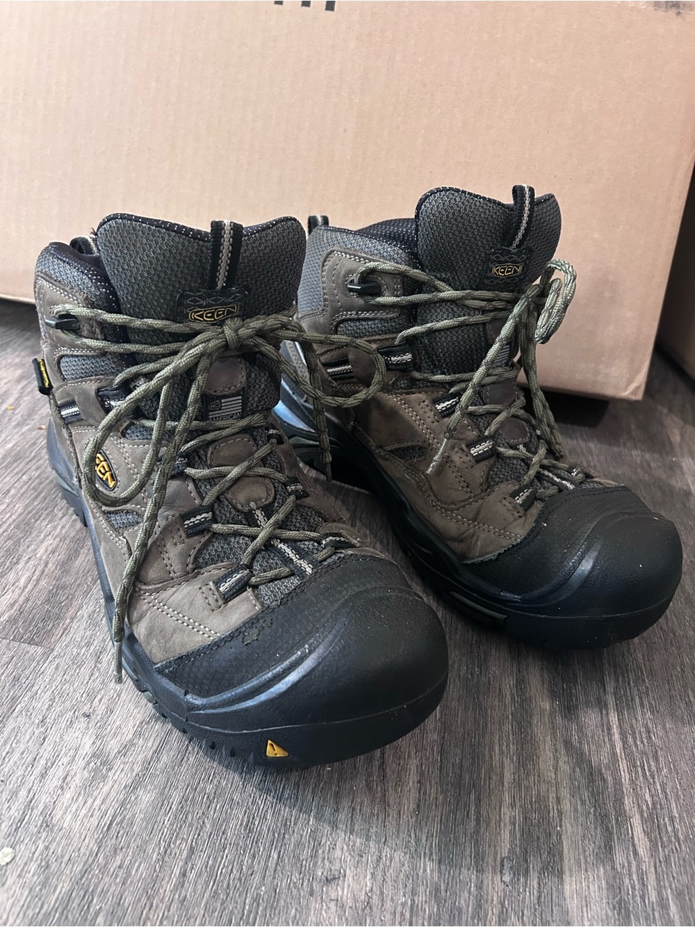 KEEN Men's Olive Green and Black Waterproof Hiking Boots